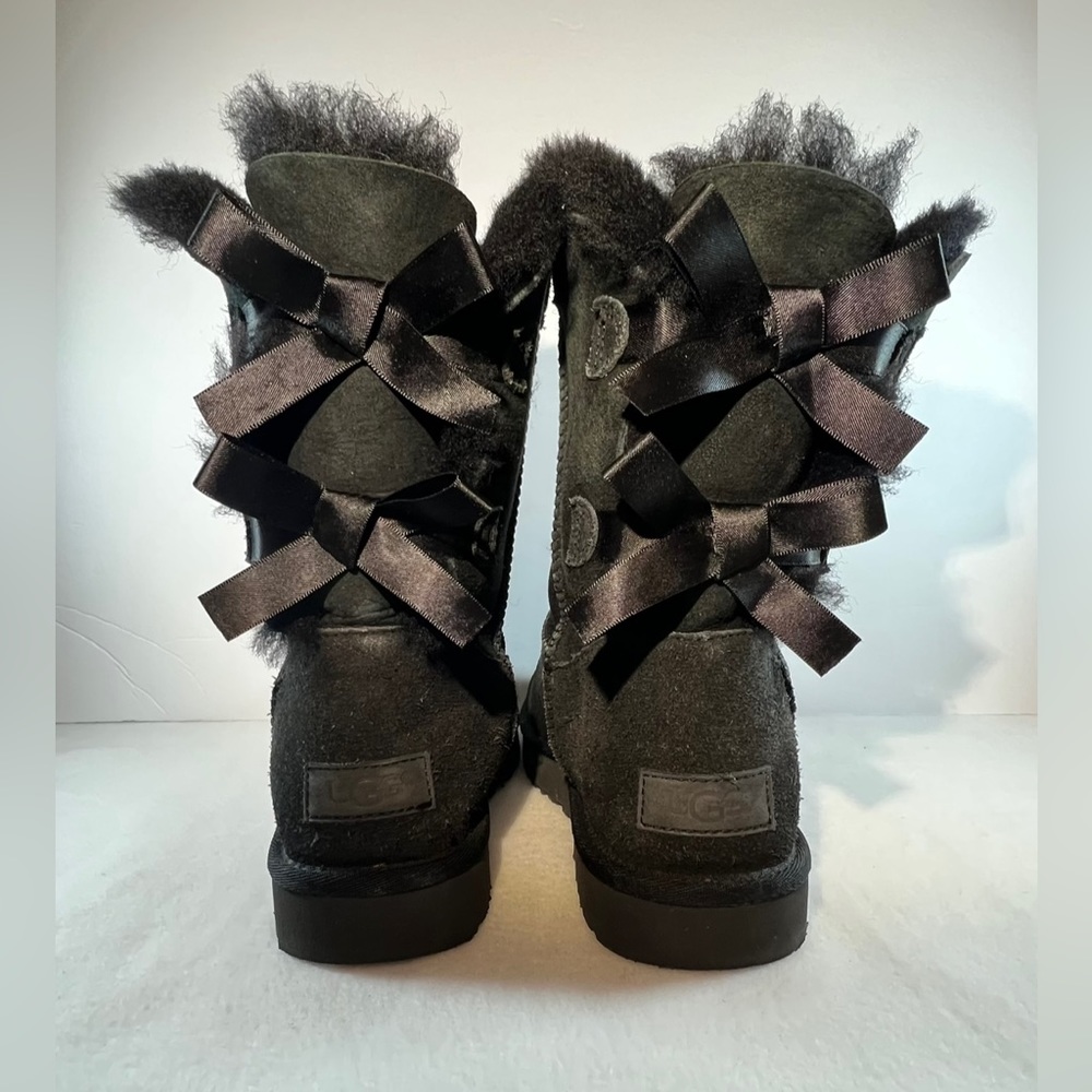 UGG Australia Black Bailey Bow ll US Sz 9